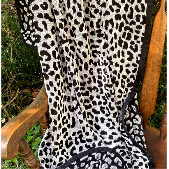 Made in USA Decorative Throw Blanket Cheetah Large Black Silver 52x72" NEW - Picture 1 of 5
